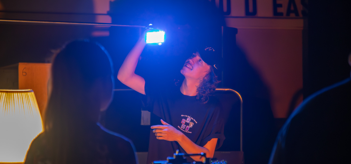 Students in “CA467 Cinematography and Soundrecording” experimenting with the new lighting equipment in class.